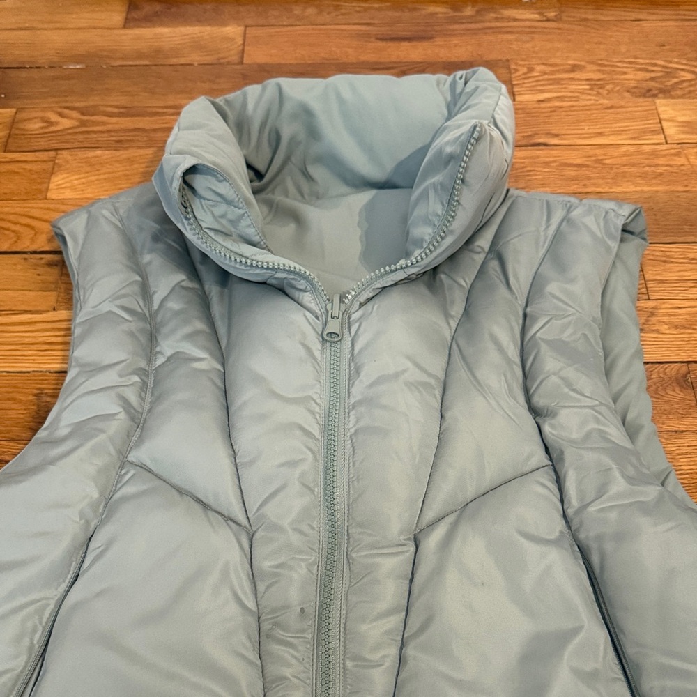 BDG Women's Puffer Vest - Picture 8 of 8